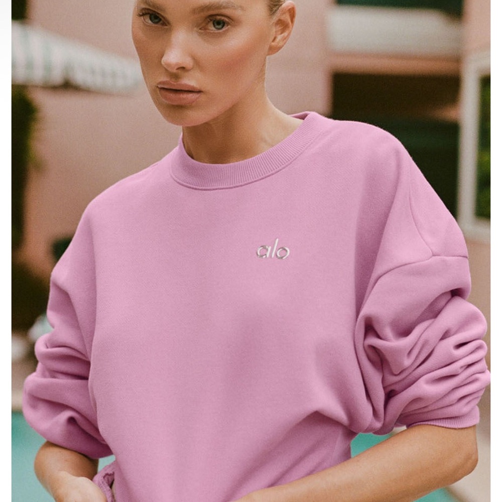 🩷NWT🩷 SOLD OUT ALO Yoga Accolade Crewneck Sweatshirt L candy heart pink